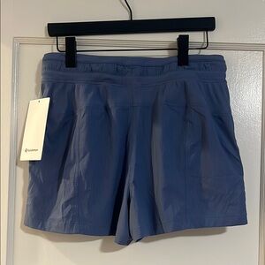 NWT Lululemon bace studio Shorts sz8